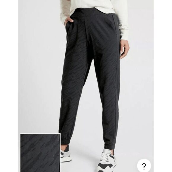 Athleta Brooklyn Textured Jogger Size 4 Black Travel Comfy Versatile Women's - Picture 1 of 12